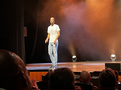 Franjo sur la sc&egrave;ne du Palais Neptune de Toulon