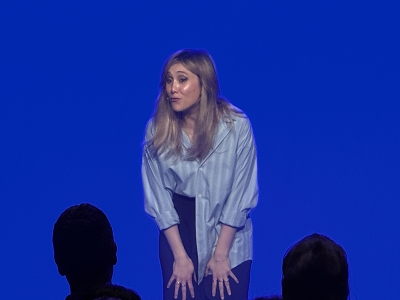 One woman show de B&eacute;reng&egrave;re KRIEF au Colbert