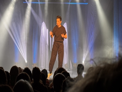 One Woman Show de Caroline Estremo