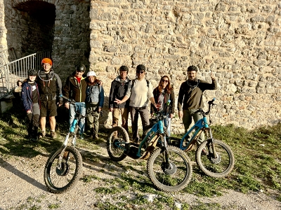 Randonn&eacute;e en trot' &eacute;lec sur les sentiers de Flassans